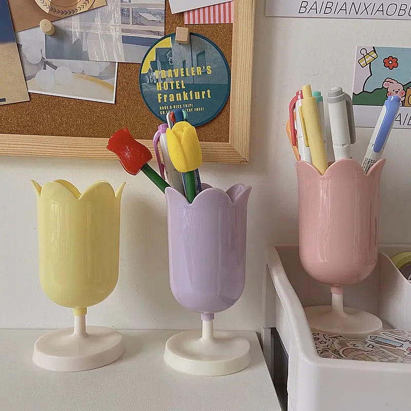 Round tulip desk organizer for pens and brushes
