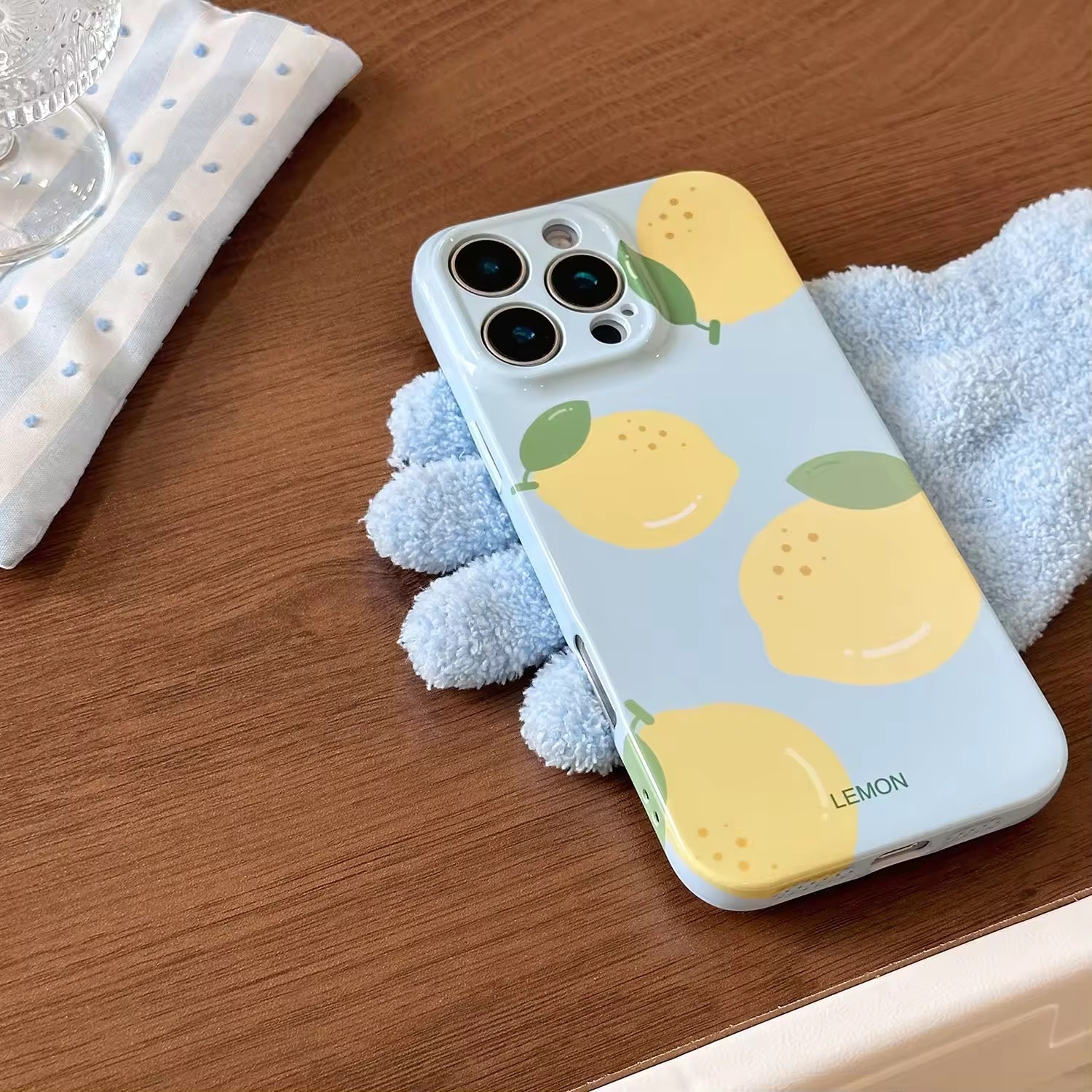 Must-have Gen Z phone accessory with lemon theme