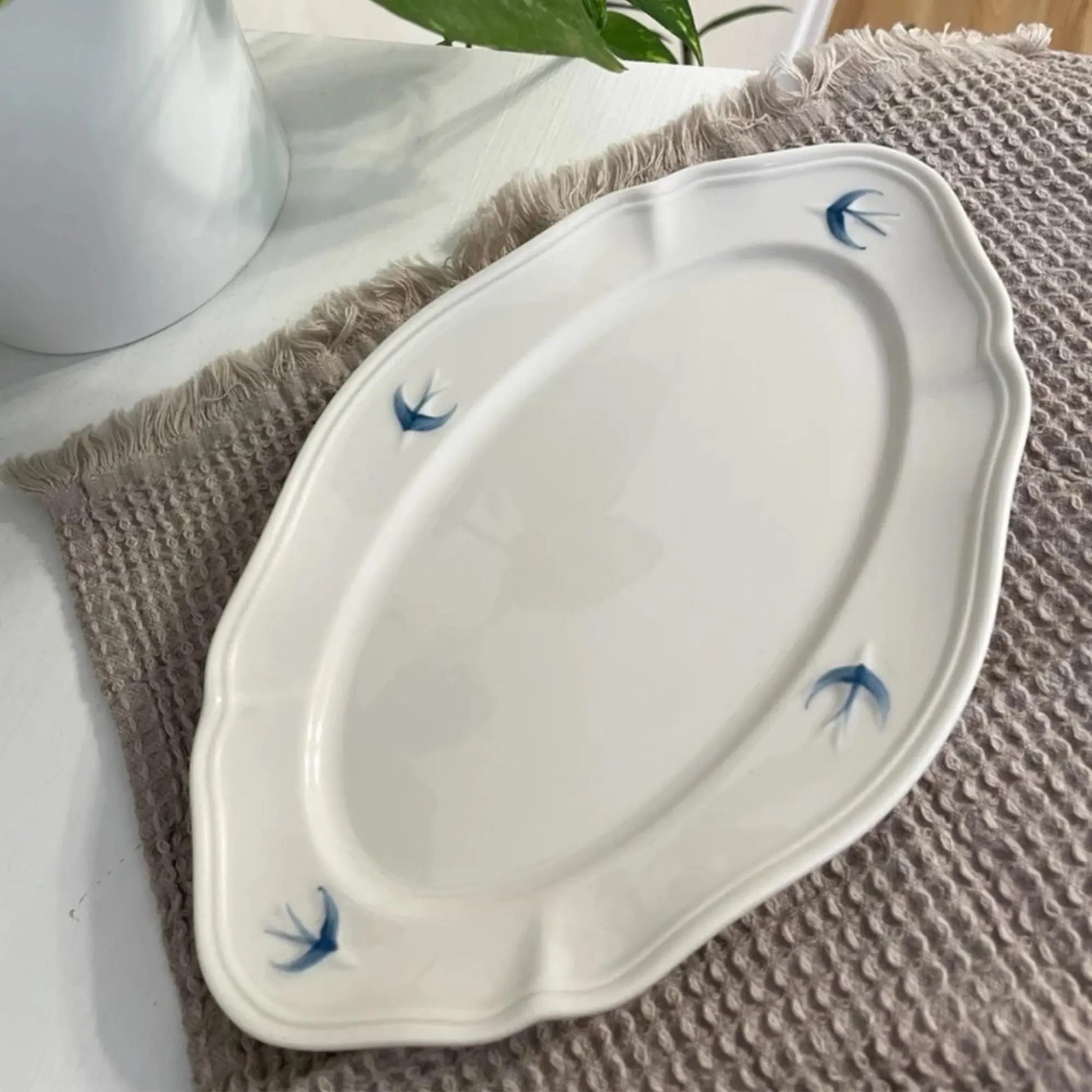 Retro ceramic dessert plate with bird design