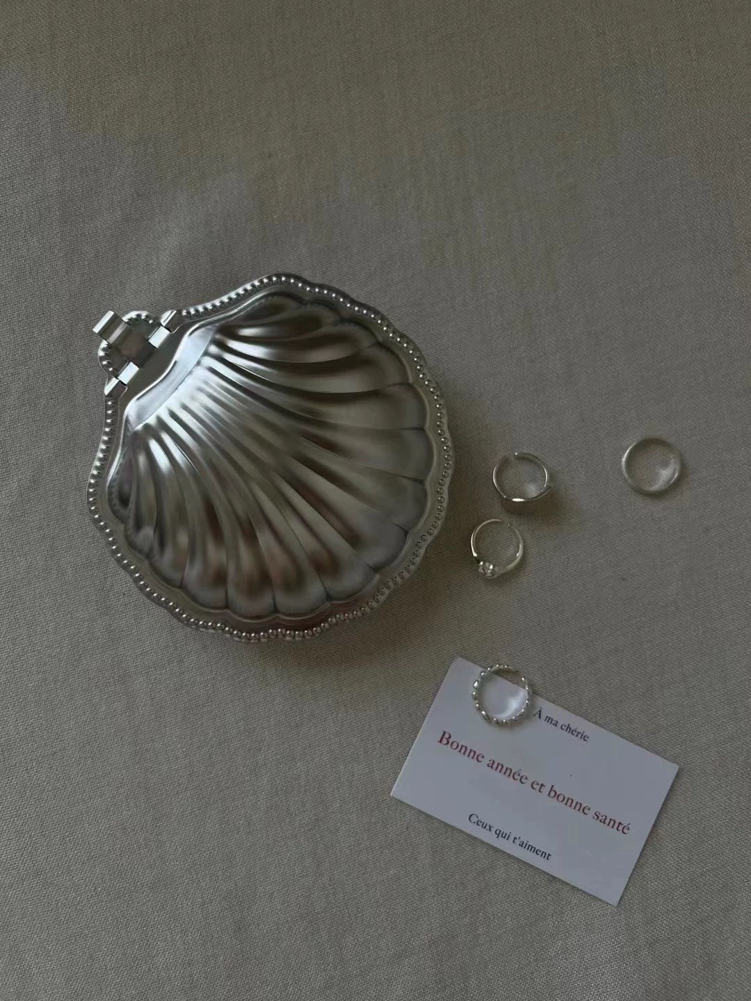 Decorative shell food box for fruits, cheese and desserts