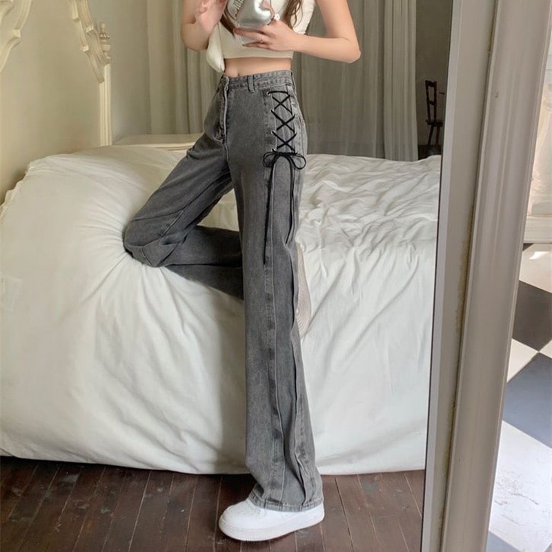 Vintage 90s lace-up jeans with high waist and wide-leg fit. Smoke gray denim pants for Y2K-inspired autumn and winter outfits.